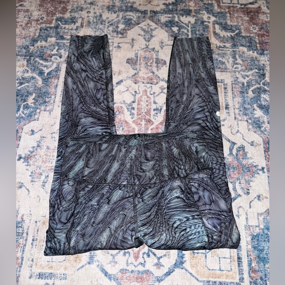 Lululemon Fast & Free dimensional Icing blue 25” tight leggings - Picture 10 of 10